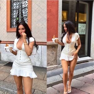 NWOT HOUSE OF CB TIANNA Ivory Ruffle Corset Dress. Size L